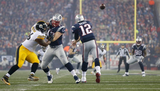 Patriots quarterback Tom Brady (12) throws a pass against the Steelers.