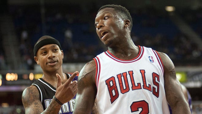March 13, 2013: Thomas points to Bulls point guard Nate Robinson during a timeout.