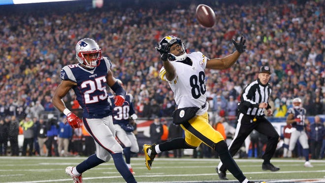 Steelers wide receiver Darrius Heyward-Bey (88) cannot catch a pass in the end zone during the third quarter.