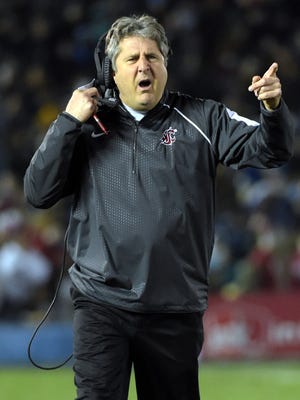 Washington State Cougars coach Mike Leach reacts in the second quarter against the UCLA Bruins.