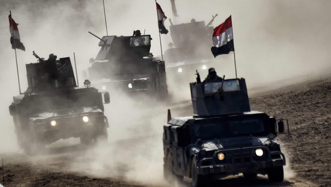 Iraqi troops advance towards Mosul's on Feb.24, 2017 during an ongoing offensive to retake the northern city from jihadists of the Islamic State group.
Iraqi forces entered west