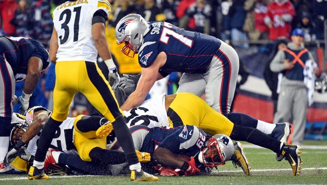 Patriots running back LeGarrette Blount (29) runs for a touchdown during the third quarter.