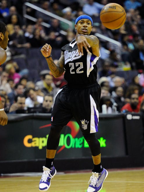 Jan 28, 2013: Isaiah Thomas (22) passes the ball against the Washington Wizards during the second half at the Verizon Center.