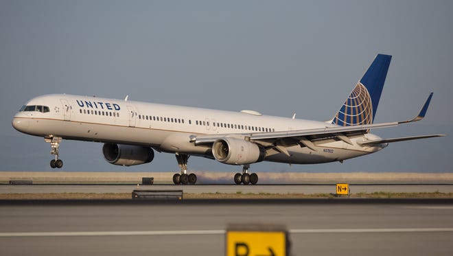 A United Airlines Boeing 757-300 lands at San Francisco International Airport in October 2016.