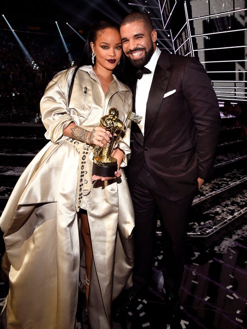 NEW YORK, NY - AUGUST 28:  Singer Rihanna (L) and rapper Drake pose onstage during the 2016 MTV Video Music Awards at Madison Square Garden on August 28, 2016 in New York City.  (Photo by Kevin Mazur/WireImage) ORG XMIT: 659513285 ORIG FILE ID: 597579536