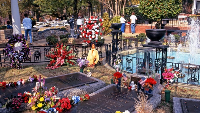 Tennessee - Former estate of American musical legend, Elvis, Graceland is one of the top spots to visit in Tennessee. Located in Memphis, it has been a museum since 1982.