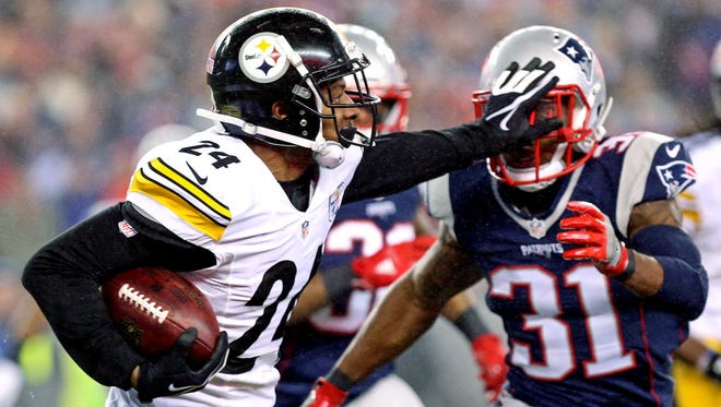 Steelers defensive back Justin Gilbert (24) returns a kickoff against the Patriots.