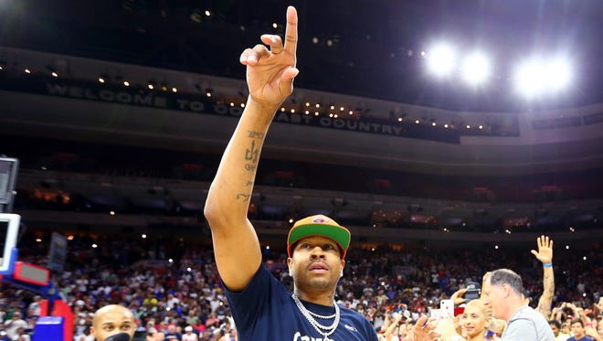 Allen Iverson of 3's Company speaks to the Philadelphia crowd during Week 4.