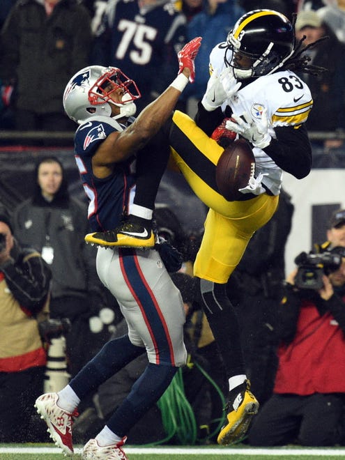 Steelers wide receiver Cobi Hamilton (83) misses a catch while defended by Patriots cornerback Eric Rowe (25) during the second quarter.
