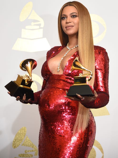 Singer Beyonce poses with her Grammy trophies in the press room during the 59th Annual Grammy music Awards on February 12, 2017, in Los Angeles, California.  / AFP PHOTO / Robyn BECKROBYN BECK/AFP/Getty Images ORG XMIT: The 59th ORIG FILE ID: AFP_LN62T