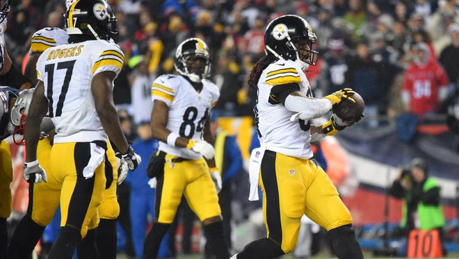 Steelers running back DeAngelo Williams (34) celebrates scoring a touchdown during the second quarter against the Patriots.
