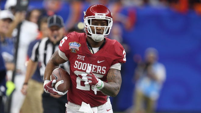 Oklahoma Sooners running back Joe Mixon (25) runs down the sideline against the Auburn Tigers in the second quarter of the 2017 Sugar Bowl at the Mercedes-Benz Superdome.